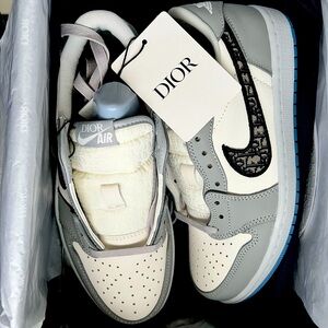 DIOR JORDAN 1 RETRO LOWS NEVER WORN